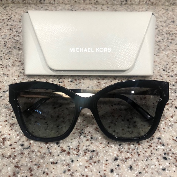 Michael Kors Barbados w/white case